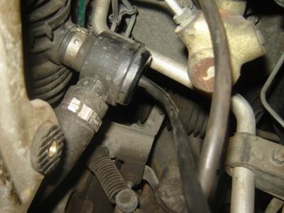 do tego powinien isc przewod od trojnika obok kolektora ssacego??