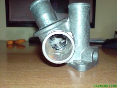 nowy termostat - wejscie od strony pompy